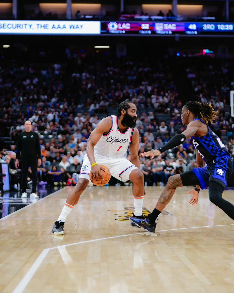 杏彩体育竞技-快船客场胜出,哈雷尔接管比赛的简单介绍