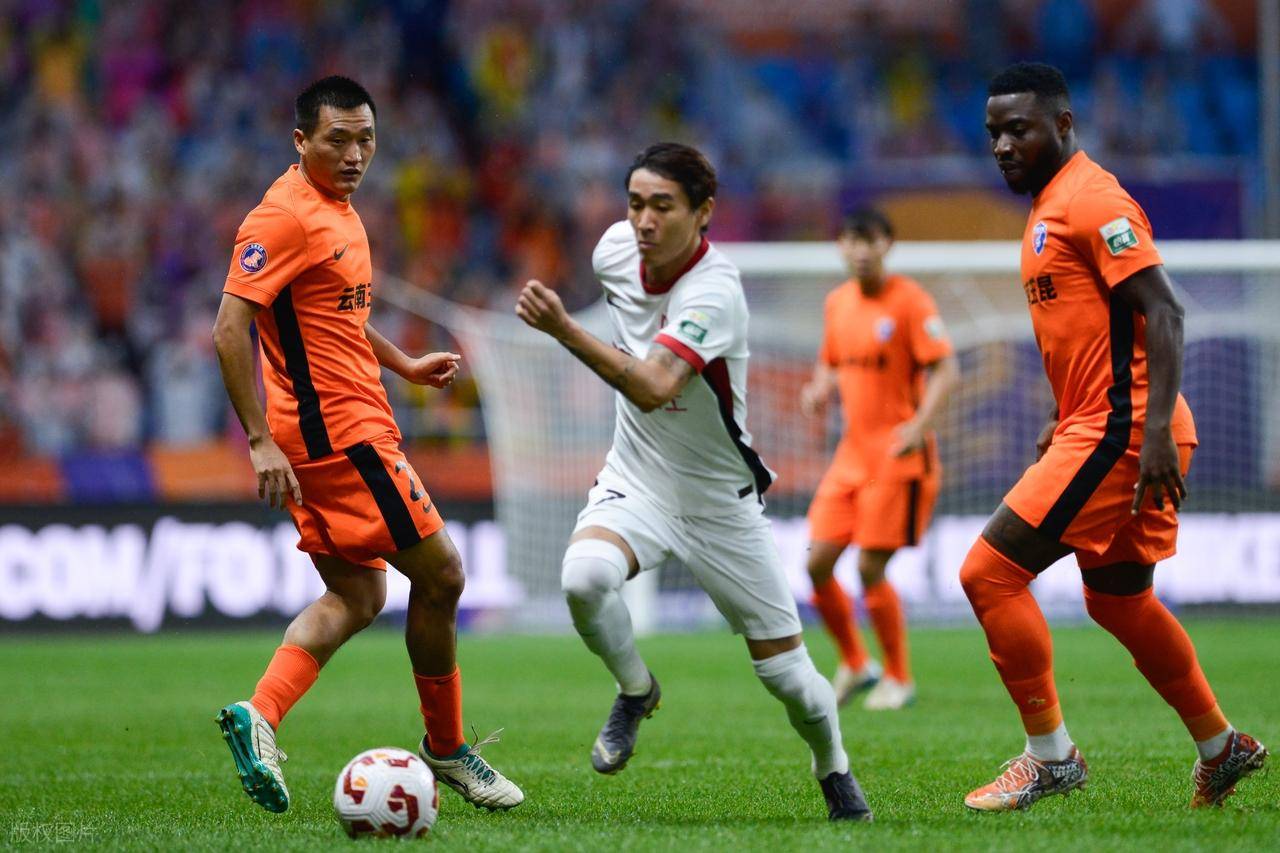 杏彩体育官网app-关于足球比赛场上球员个人表现备受关注,领跑球队的信息