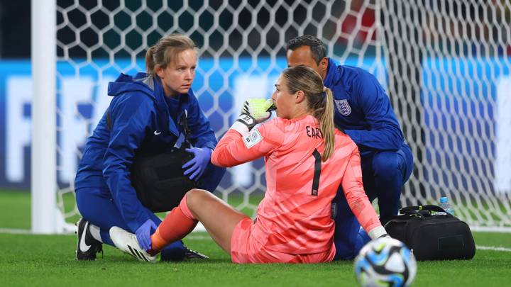 非洲女足球员在世界比赛中勇斗强队 非洲女足球员在世界比赛中勇斗强队