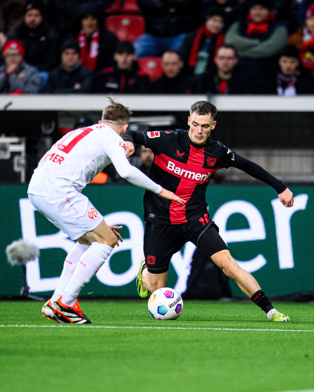 杏彩体育登录入口-勒沃库森取得关键胜利,保持不败纪录