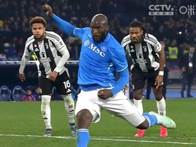 那不勒斯队在面对对手时表现出色 那不勒斯队在面对对手时表现出色