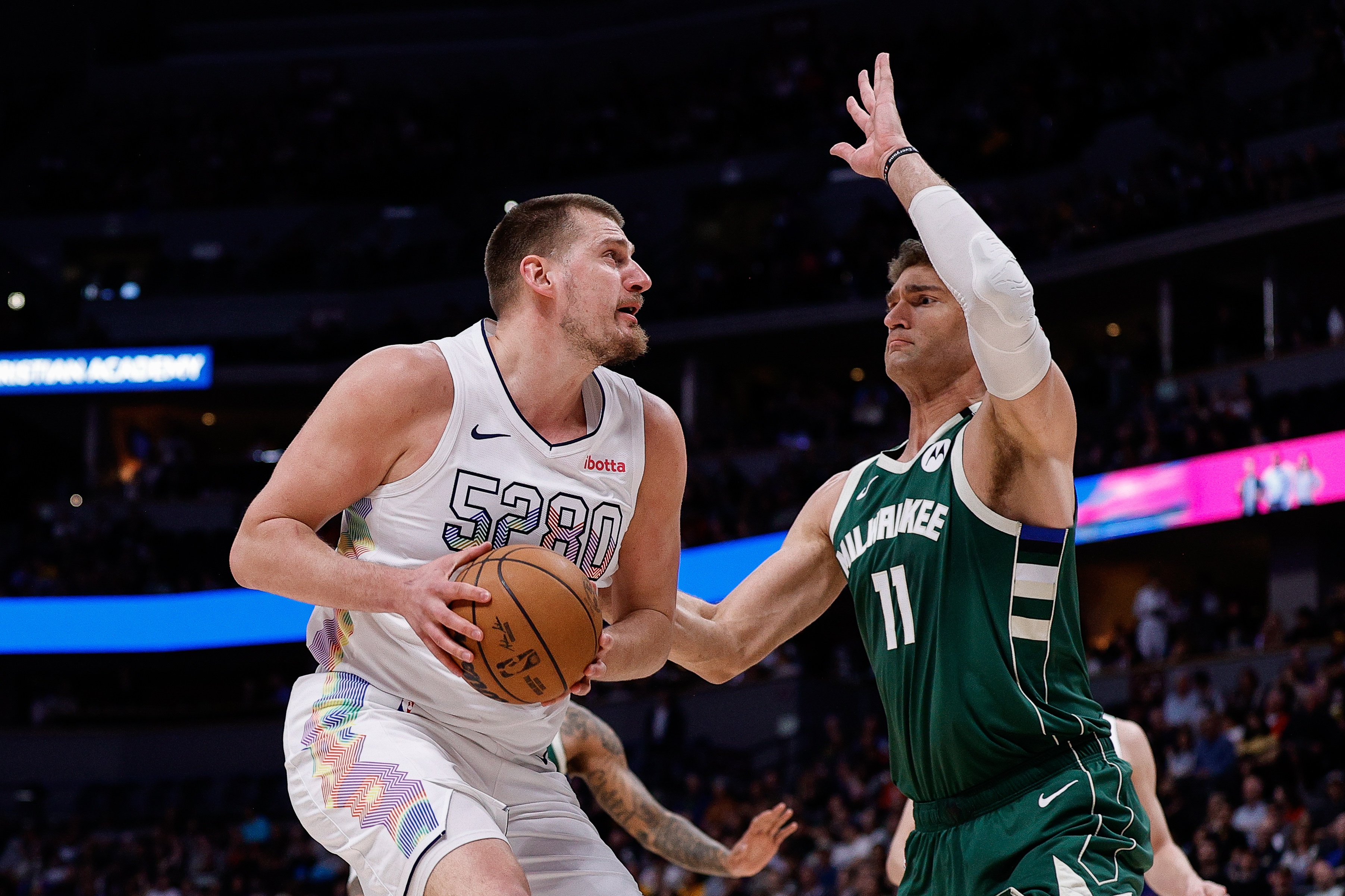 杏彩体育官方-火箭艰难战胜掘金，继续领跑