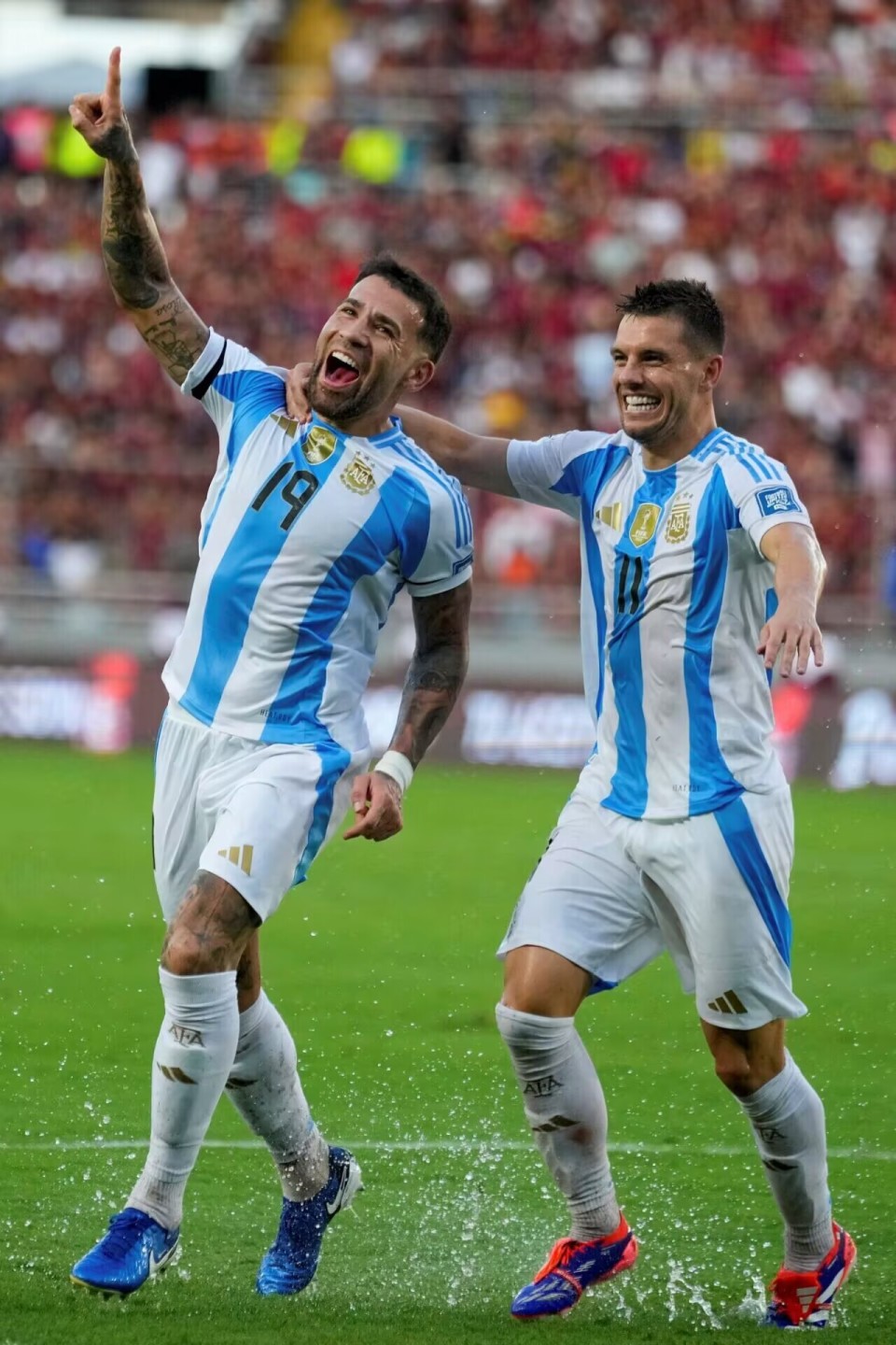 阿根廷队梅开二度，轻松击败厄瓜多尔