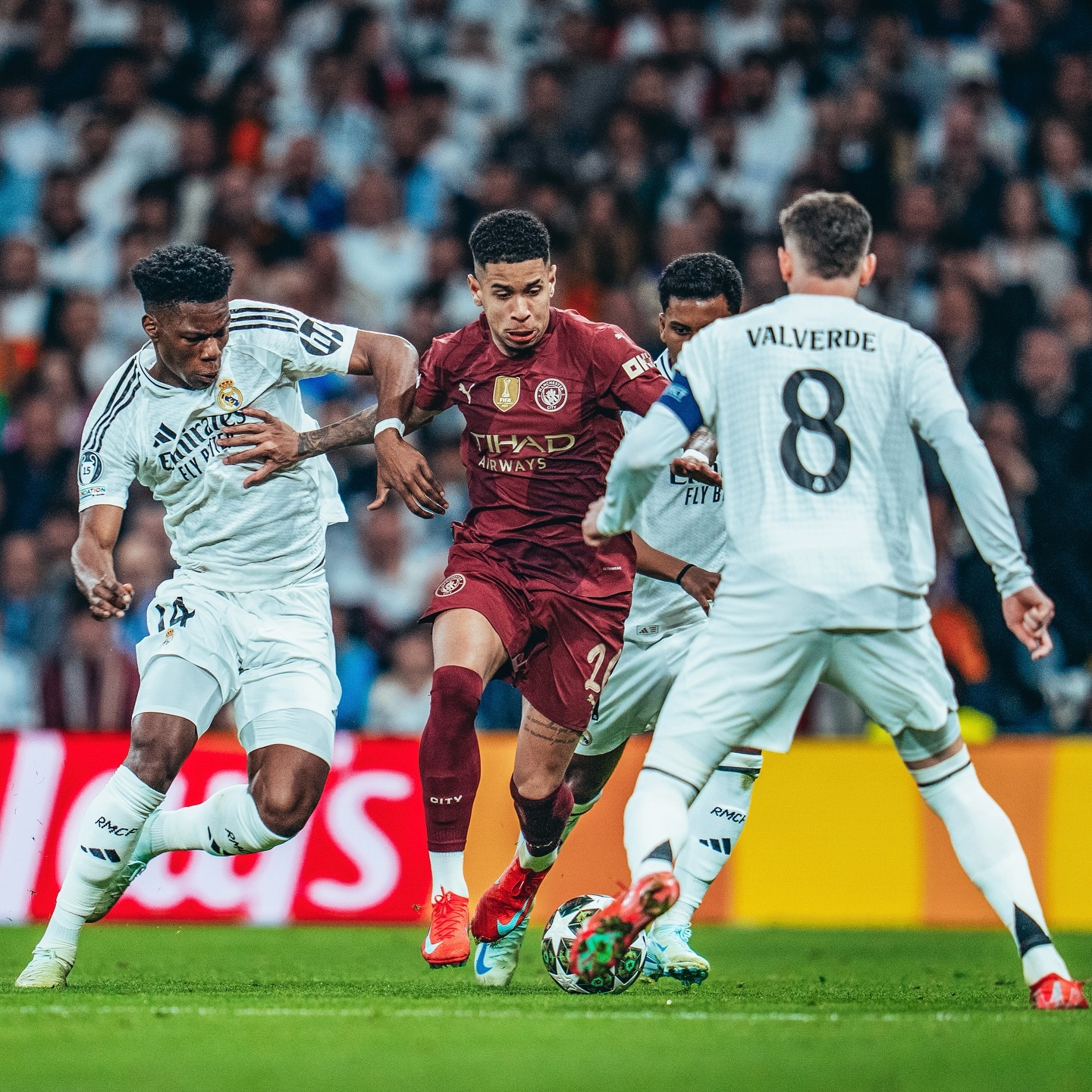 曼城大胜锁定胜局,稳居榜首 曼城大胜锁定胜局,稳居榜首