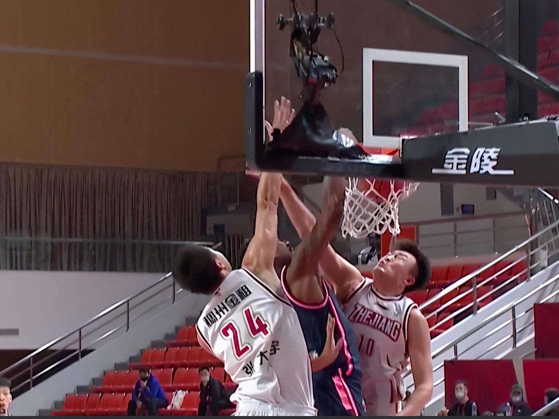 包含外线飙分:绿军三分球助攻主场胜广东的词条 包含外线飙分:绿军三分球助攻主场胜广东的词条