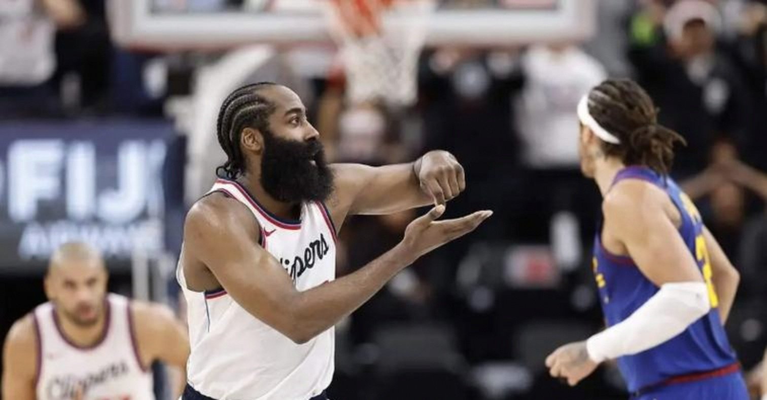 杏彩体育app下载地址-传球失误教练震怒,需要加强技术训练